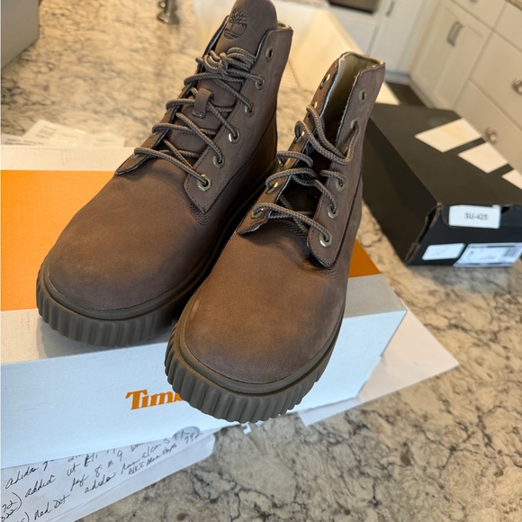 Timberland women’sBrown Lace-Up Boots size 9 1/2 new in box